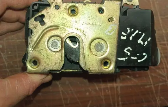 Citroen C5 Front door lock 