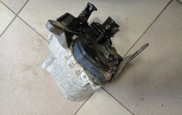 Ford C-MAX II Fuel filter bracket/mount holder AV609180AF KA9481T2 1461