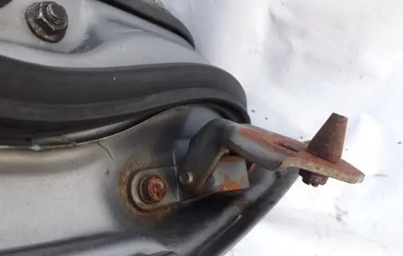 Mazda 323 Rear door lower hinge