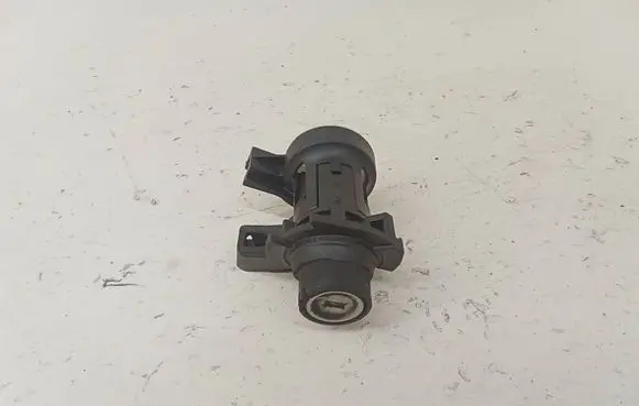Mercedes-Benz E W212 Tailgate exterior lock A2047500061