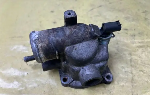 Mercedes-Benz C W204 Thermostat/thermostat housing A6462000015