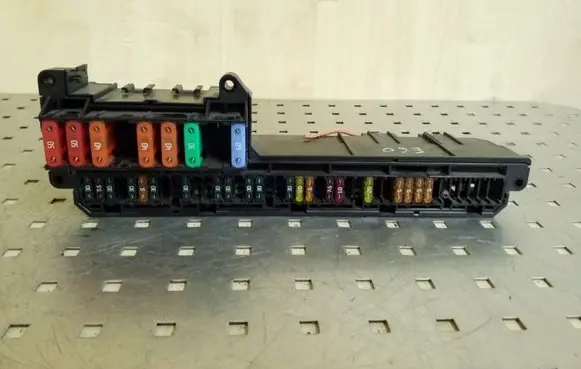BMW 5 E60 E61 Fuse module 6114695733002
