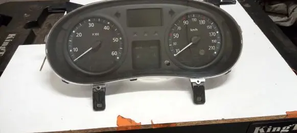 Renault Trafic II (X83) Speedometer (instrument cluster) P8200961811 P8200961811d