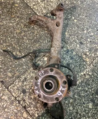 Audi A4 S4 B5 8D Front wheel hub