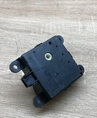 Nissan Primera Air flap motor/actuator 3027030840 020511