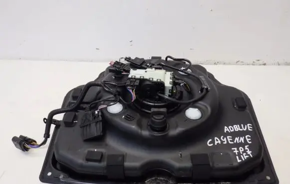 Porsche Cayenne (92A) AdBlue liquid reservoir 