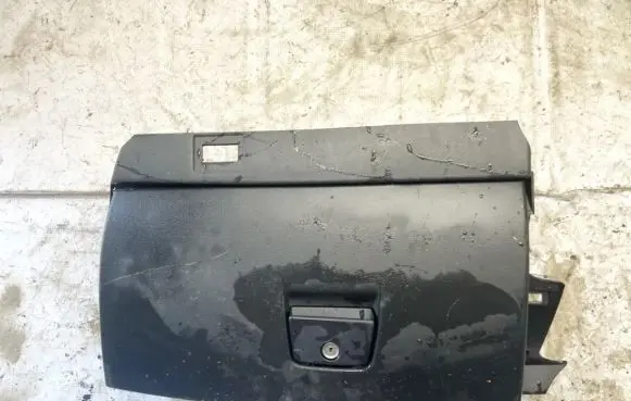 Volvo V50 Glove box 8626141