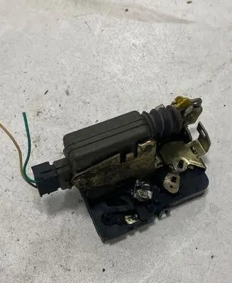 Opel Movano A Front door lock 9120910