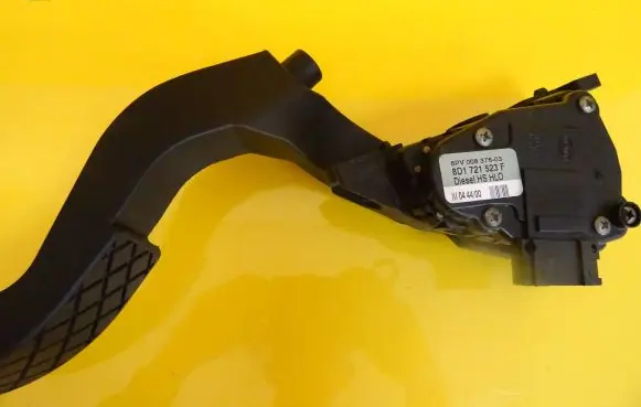 Volkswagen PASSAT B5.5 Accelerator throttle pedal 8D1721523F