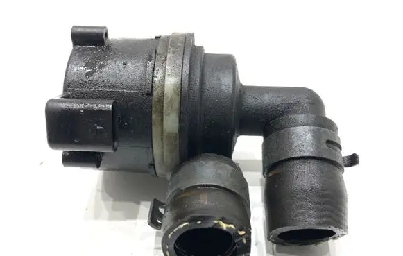 Volkswagen Tiguan Oil filter mounting bracket 5N0965561A