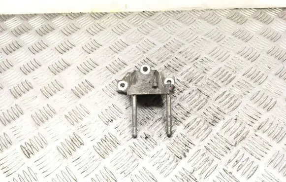 Engine mounting bracket