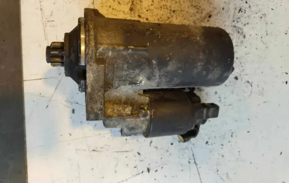 Volkswagen Golf IV Starter motor