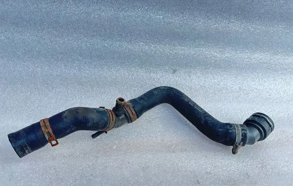 Audi TT Mk1 Engine coolant pipe/hose 8N0122101A
