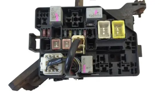 Toyota Yaris Fuse box set 71545127
