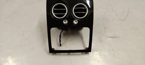 Rear air vent grill