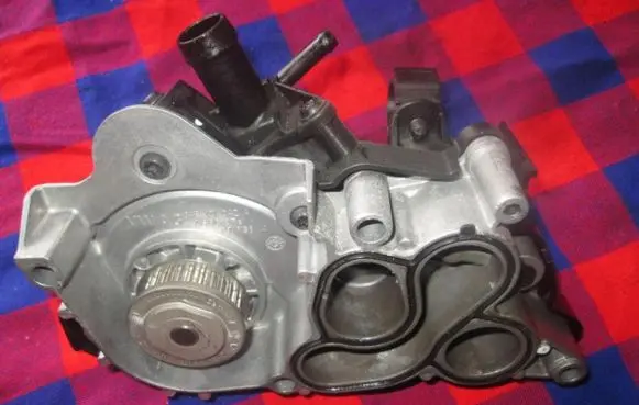 Volkswagen Polo V 6R Water pump