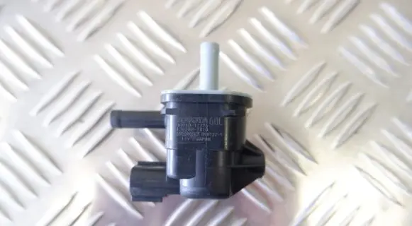 Toyota Prius (XW30) Vacuum valve 9091012276