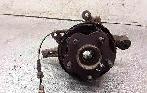 Nissan X-Trail T30 Rear wheel hub spindle/knuckle 