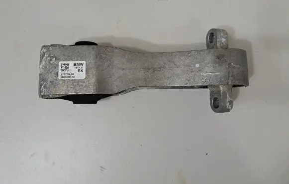 Engine mount bracket