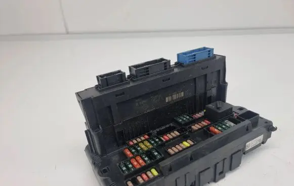 BMW 5 F10 F11 Fuse box set 10688710