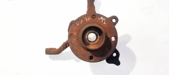Volkswagen Golf III Front wheel hub