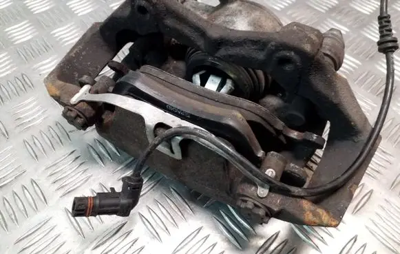 Mercedes-Benz E W212 Front brake caliper
