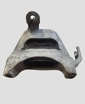 Opel Zafira C Engine mount bracket 2107731