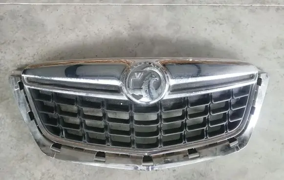 Buick Encore I Front bumper upper radiator grill 95391786
