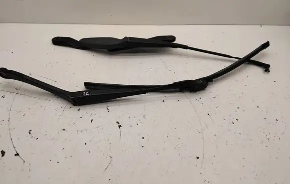 Mercedes-Benz E W212 Front wiper blade arm A2128200944