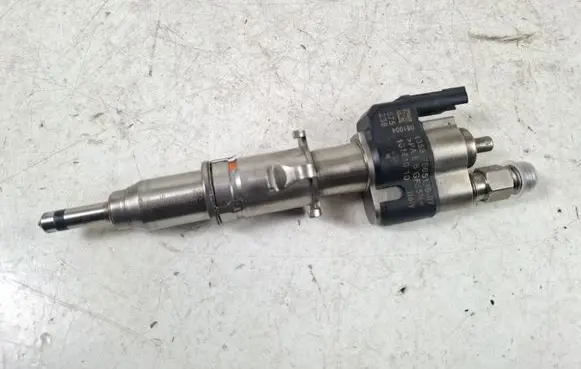 BMW 3 E90 E91 Fuel injector 7565138