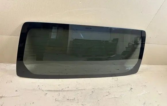 Mitsubishi Pajero Rear windscreen/windshield window 