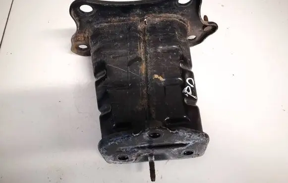 Front bumper mounting bracket