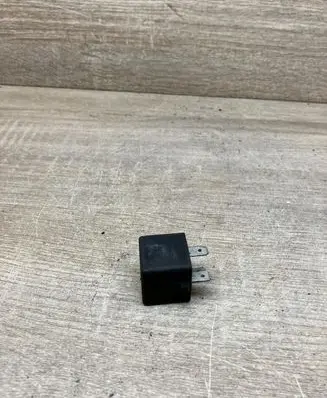 Volvo S40, V40 Other relay MB953381 V23134B52X240