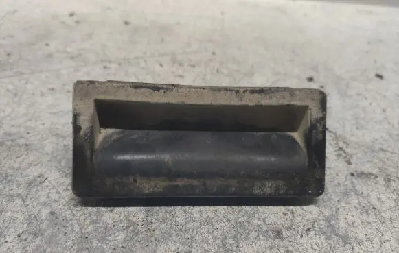 Volkswagen PASSAT B6 Tailgate opening switch 