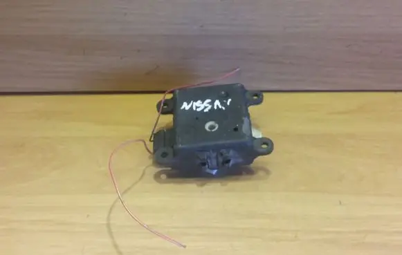 Nissan Almera N16 Air flap motor/actuator 3023030820