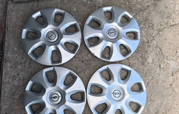 Opel Corsa D R15 wheel hub/cap/trim 13265184RD