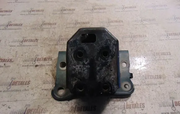 Toyota Corolla Verso E121 Front bumper mounting bracket