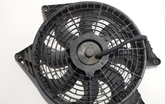 KIA Carnival Radiator cooling fan shroud 3m26a