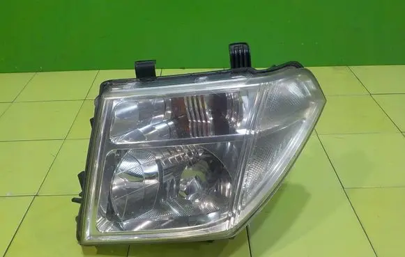 Nissan Pathfinder R51 Headlight/headlamp PRZOD