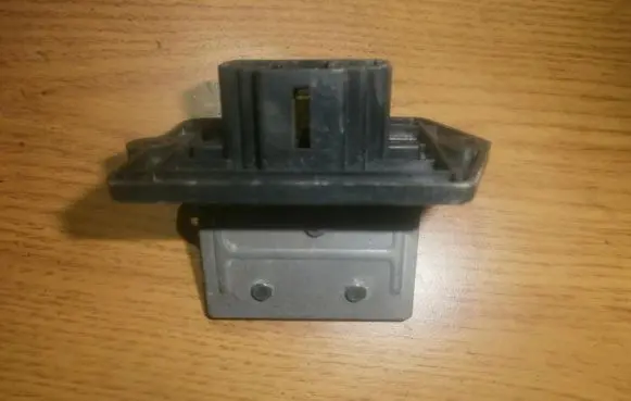 Mazda 323 F Heater blower motor/fan resistor hb151rc1m 4j99