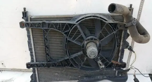 Renault Laguna I Coolant radiator 834180r