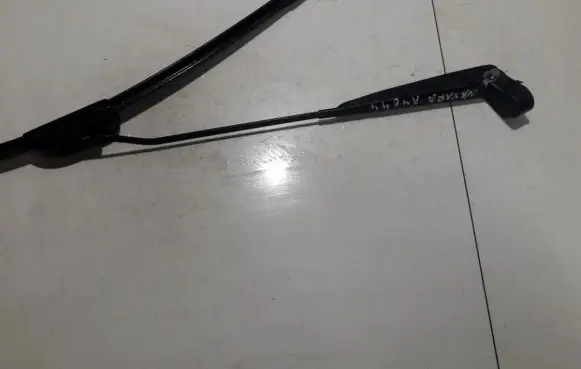 Nissan Navara D22 Front wiper blade arm