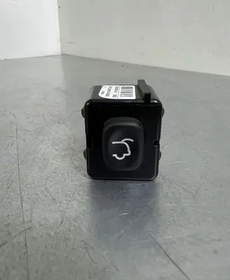 Jeep Grand Cherokee Tailgate/boot open switch button P04602751AA 04602751AA