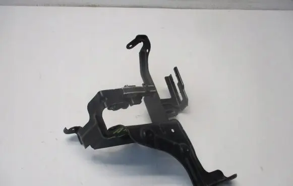Audi A4 S4 B7 8E 8H ABS pump bracket 8V0805662