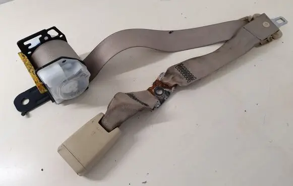 Lexus IS 220D-250-350 Middle seatbelt (rear) TKAF0EF702