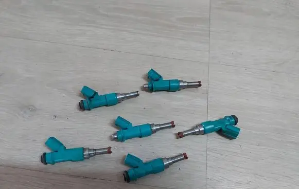 Toyota Sienna XL30 III Fuel injector 23250-0P010