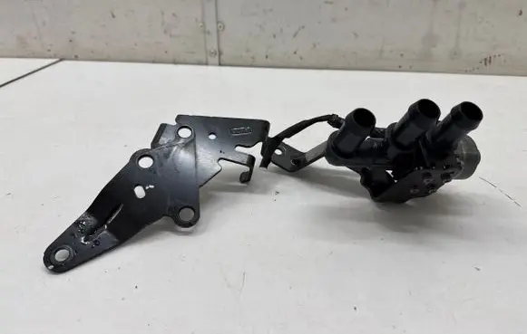 Ford Kuga III Coolant heater control valve LU5A8C505AA
