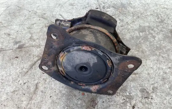 Honda Accord Engine mount bracket