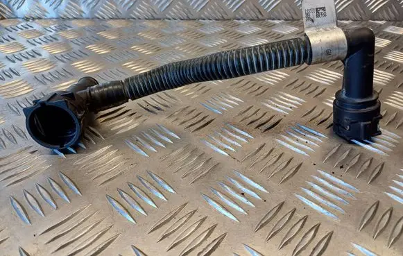 Opel Insignia A Engine coolant pipe/hose 55566096