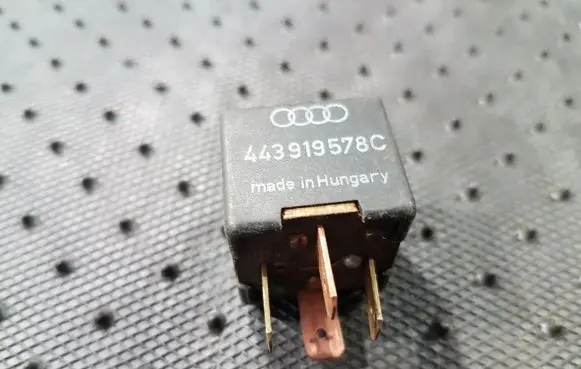 Skoda Octavia Mk1 (1U) Other relay 443919578c 267